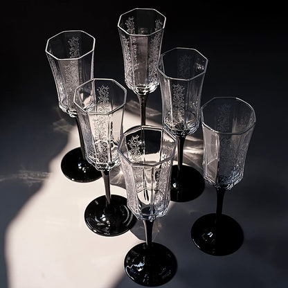 Elegante französische Vintage-Champagnergläser mit schwarzem Stiel - Perfekt für Cocktails, Hochzeiten oder elegante Abendessen - Kelche24